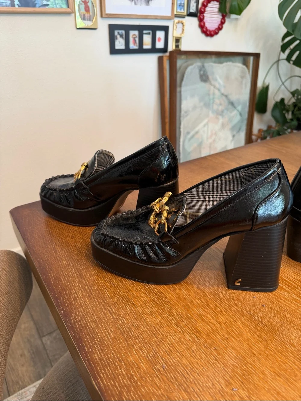 NEW Circus by Sam Edelman Black Leather Platform Loafers with Gold Chain
